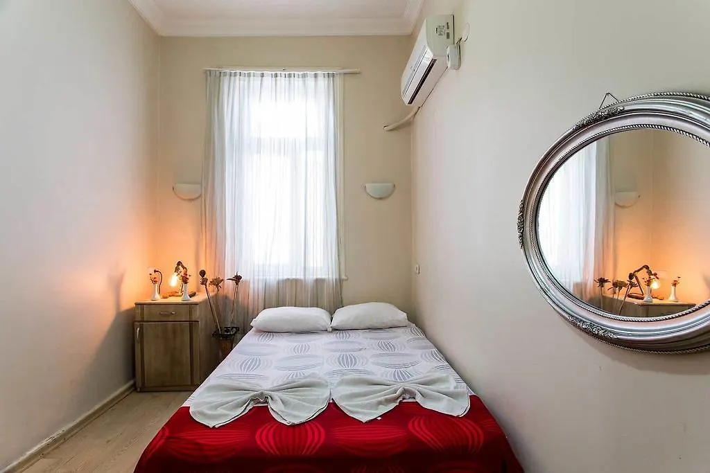 Laguna Otel Pansiyon Izmir Turkiet